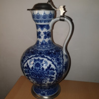 Фарфоровая ваза кувшин с оловянной крышкой Kaiser