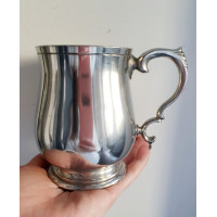 Серебряная чашка