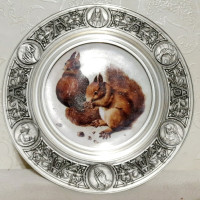 Коллекционная фарфоровая тарелка панно в олове Белки А. Дюррэр