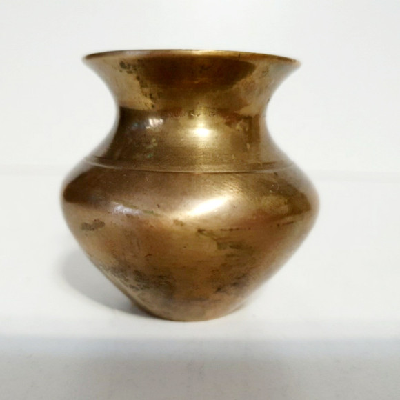 Антикварная малая ваза из латуни