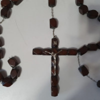 Крест из сандалового дерева