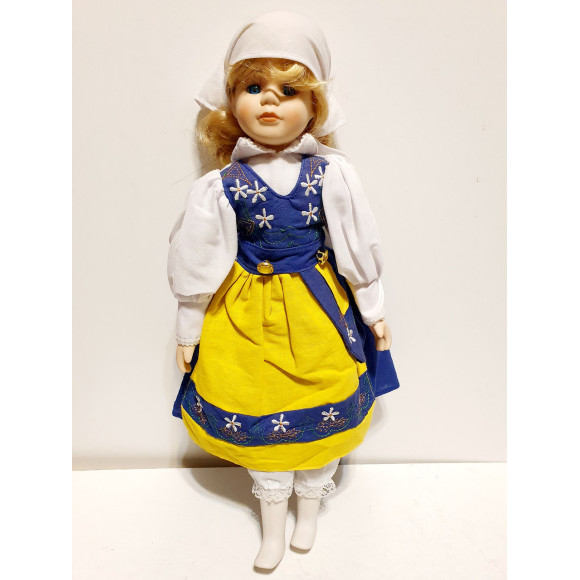 Фарфоровая кукла Нина коллекционная