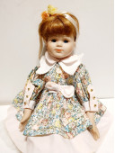 Фарфоровая кукла Вика коллекционная
