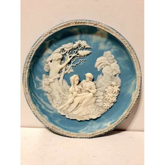 Винтажная коллекциоонная тарелка из турмалиново-голубого камня 